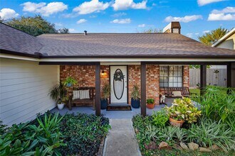 10518 Sand Pass Ln in Houston, TX - Foto de edificio - Building Photo