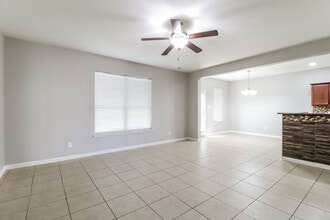 4268 Tower Ln in Crowley, TX - Foto de edificio - Building Photo