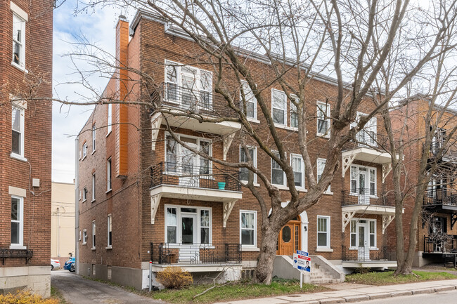 843 Belvédère Av