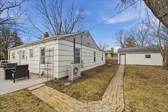 321 Grant Ave in Geneva, IL - Building Photo - Building Photo