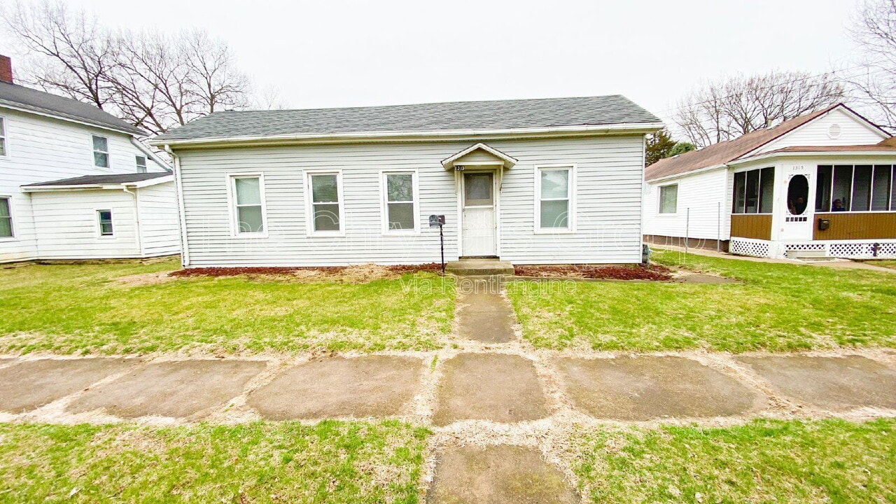 1313 Phelps St in Ottawa, IL - Building Photo