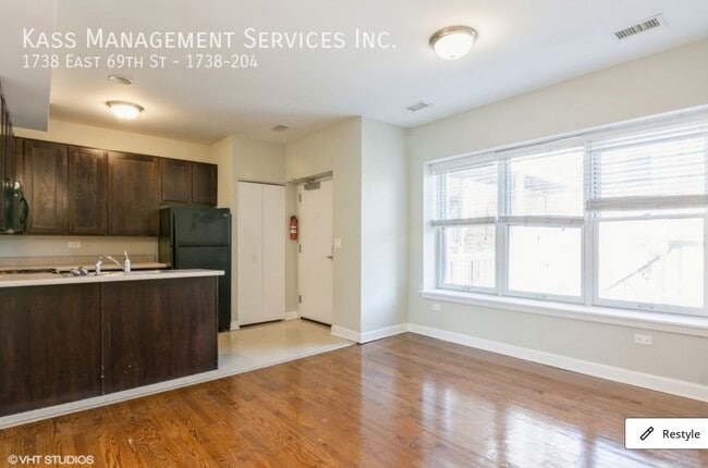 1738 E 69th St, Unit 104 in Chicago, IL - Foto de edificio - Building Photo
