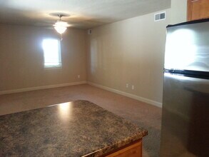 201 Grandview Ct in University Heights, IA - Building Photo - Building Photo