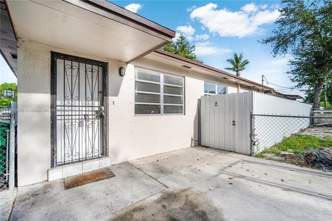 2833 NW 101st St in Miami, FL - Building Photo - Building Photo