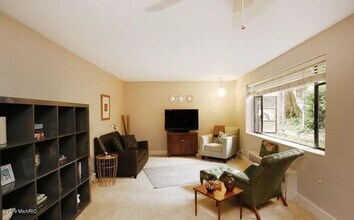 505 Cherry St SE, Unit 103 in Grand Rapids, MI - Foto de edificio - Building Photo