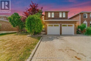 4 Garbutt Crescent in Brampton, ON - Building Photo