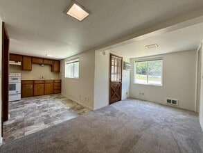 8290 Rogue River Hwy in Grants Pass, OR - Building Photo - Building Photo