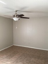 2050 Bowen Dr in Orlando, FL - Building Photo - Building Photo