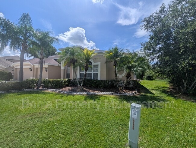 10411 Riverburn Dr in Tampa, FL - Building Photo - Building Photo