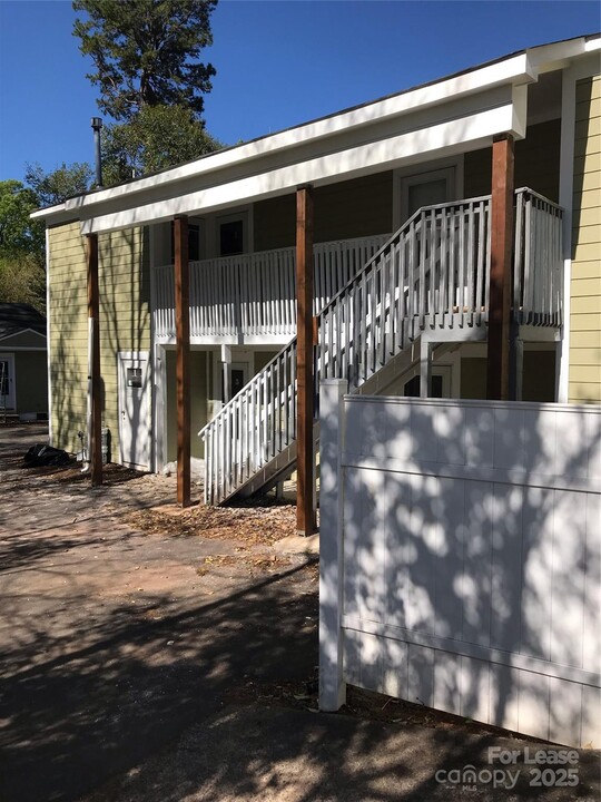 3805 Miriam Dr in Charlotte, NC - Building Photo