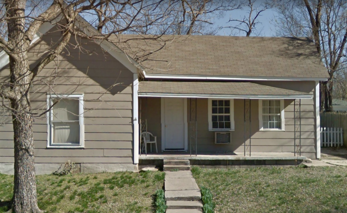 420 N Muskogee Ave in Claremore, OK - Building Photo