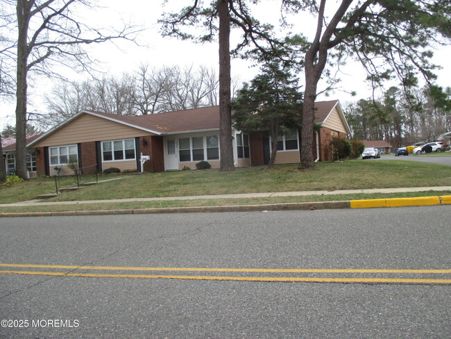 454B Portsmouth Dr in Lakewood, NJ - Building Photo - Building Photo