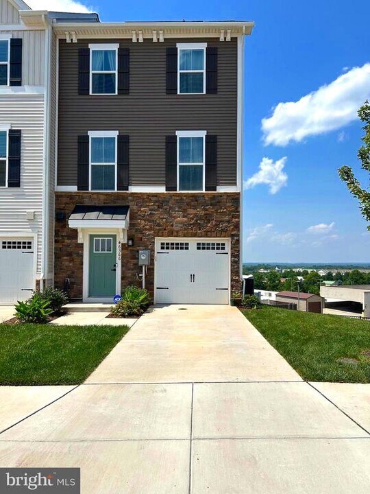 46366 Mount Kellogg Ter in Sterling, VA - Building Photo