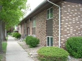 225 1st St SW in Wells, MN - Building Photo
