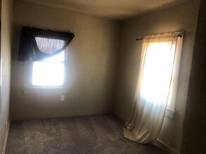 805 S Avenue C in Portales, NM - Building Photo - Building Photo