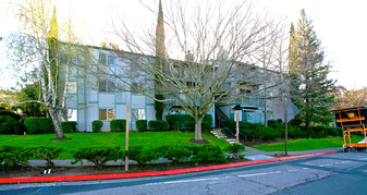 501 Alameda Del Prado Apartments