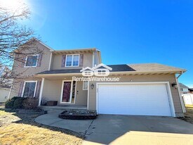 330 NE Cardinal Ln, Unit 3 in Waukee, IA - Building Photo