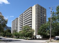 200 Roehampton in Toronto, ON - Building Photo - Building Photo