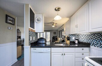 6219 Harbourside Dr in New Bern, NC - Building Photo - Building Photo