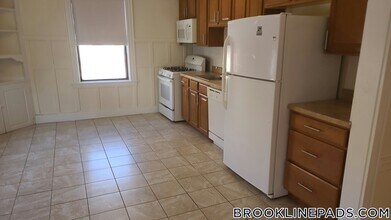 24 Hamilton Rd in Brookline, MA - Building Photo - Building Photo
