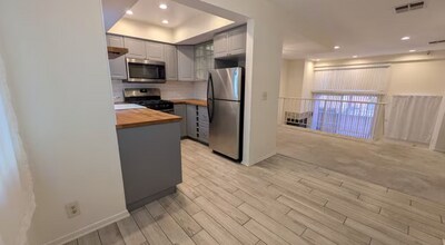 7320 Balboa Blvd in Van Nuys, CA - Building Photo - Building Photo