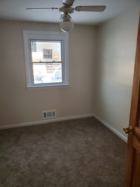 1007 Foxwood Ln in Essex, MD - Building Photo