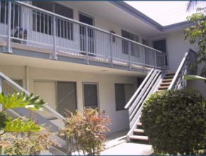 Acapulco Apartments in Redondo Beach, CA - Building Photo - Building Photo