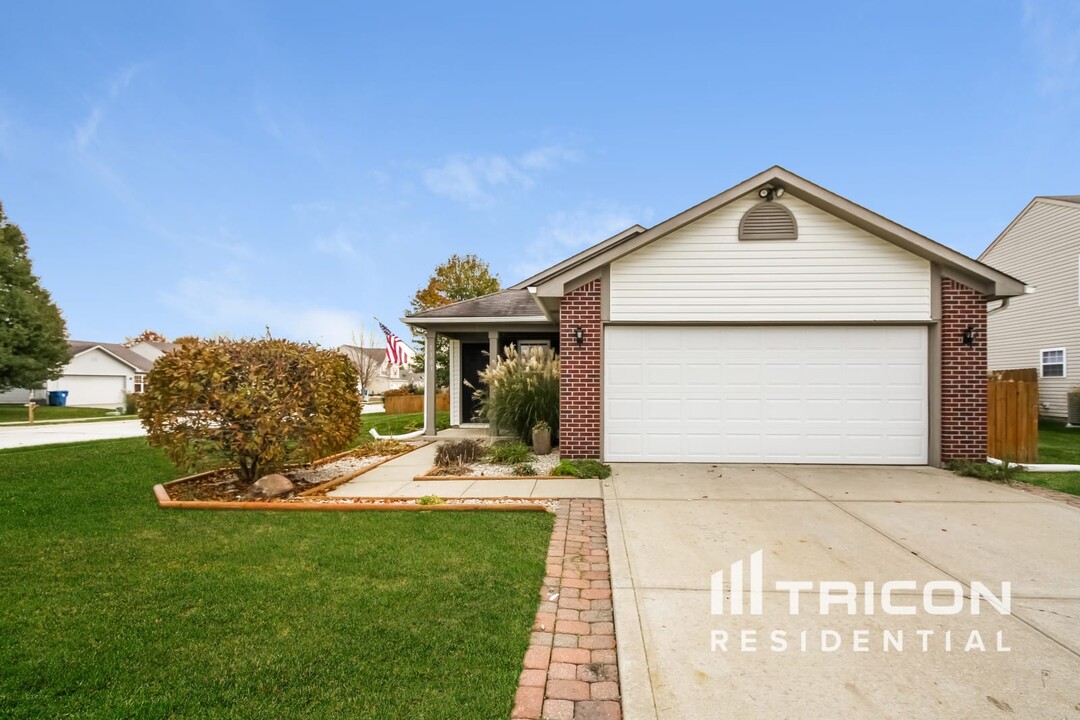 5103 Sandy Forge Dr in Indianapolis, IN - Building Photo