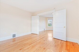 52 Roslyn St in Salem, MA - Building Photo - Building Photo