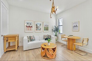 438 Monroe Dr in West Palm Beach, FL - Building Photo