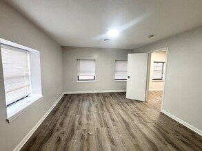 94 Eastern Ave, Unit 9 in Malden, MA - Foto de edificio - Building Photo