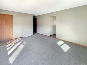 5848 Washburn Ave S in Minneapolis, MN - Building Photo - Building Photo