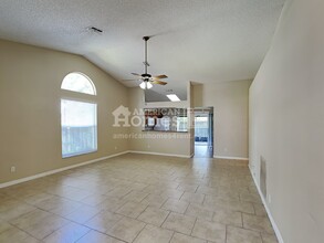 2533 Gotham Way in Valrico, FL - Building Photo - Building Photo