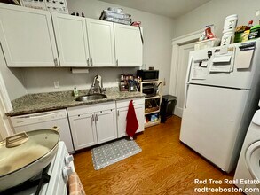 1992 Commonwealth Ave, Unit 2 in Boston, MA - Foto de edificio - Building Photo