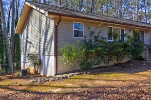 2223 Davis Rd SW in Stone Mountain, GA - Building Photo