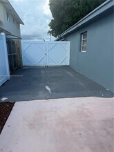 317 W 34th St in Hialeah, FL - Building Photo - Building Photo