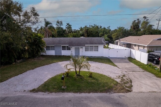 60 Cardinal Dr in North Fort Myers, FL - Building Photo - Building Photo