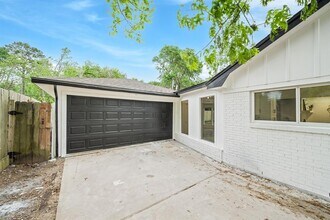 1206 Timber Ln in Friendswood, TX - Building Photo - Building Photo