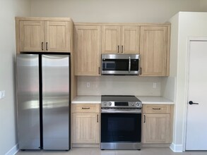 219 W Helena Dr in Phoenix, AZ - Building Photo - Building Photo