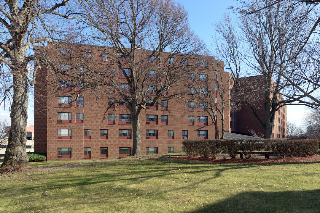 Borden Place in Fall River, MA - Foto de edificio