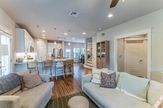 1700 Singleton Ave in Austin, TX - Building Photo - Building Photo