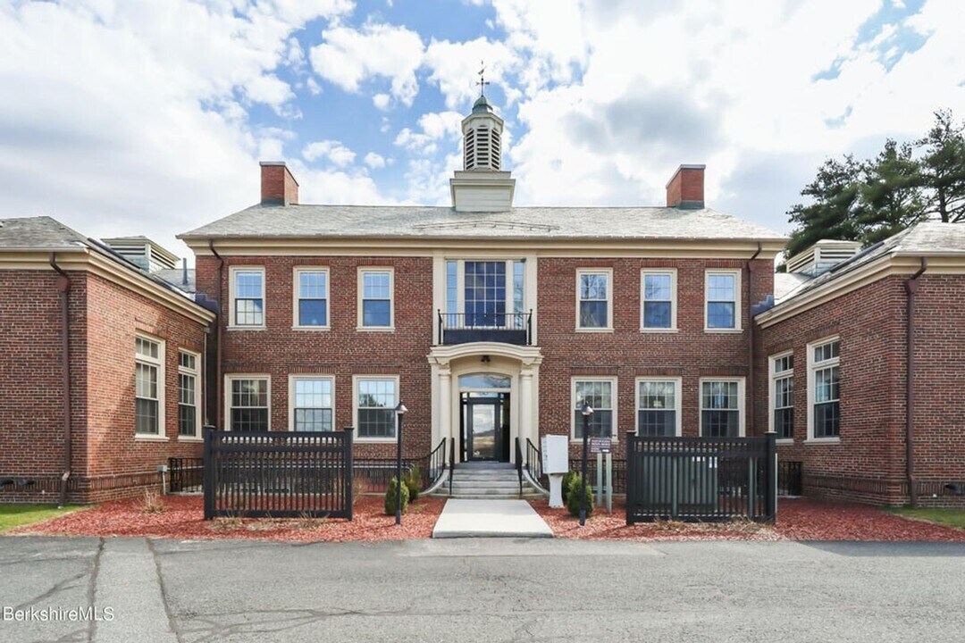 4 Edmunds St in Adams, MA - Building Photo