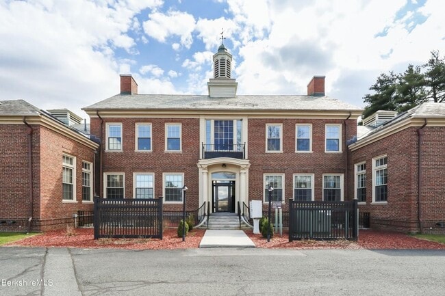 property at 4 Edmunds St