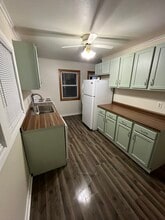 601 S Wisconsin St in Mitchell, SD - Foto de edificio - Building Photo