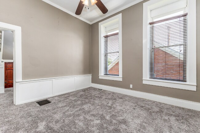 636 Loras Blvd in Dubuque, IA - Building Photo - Building Photo