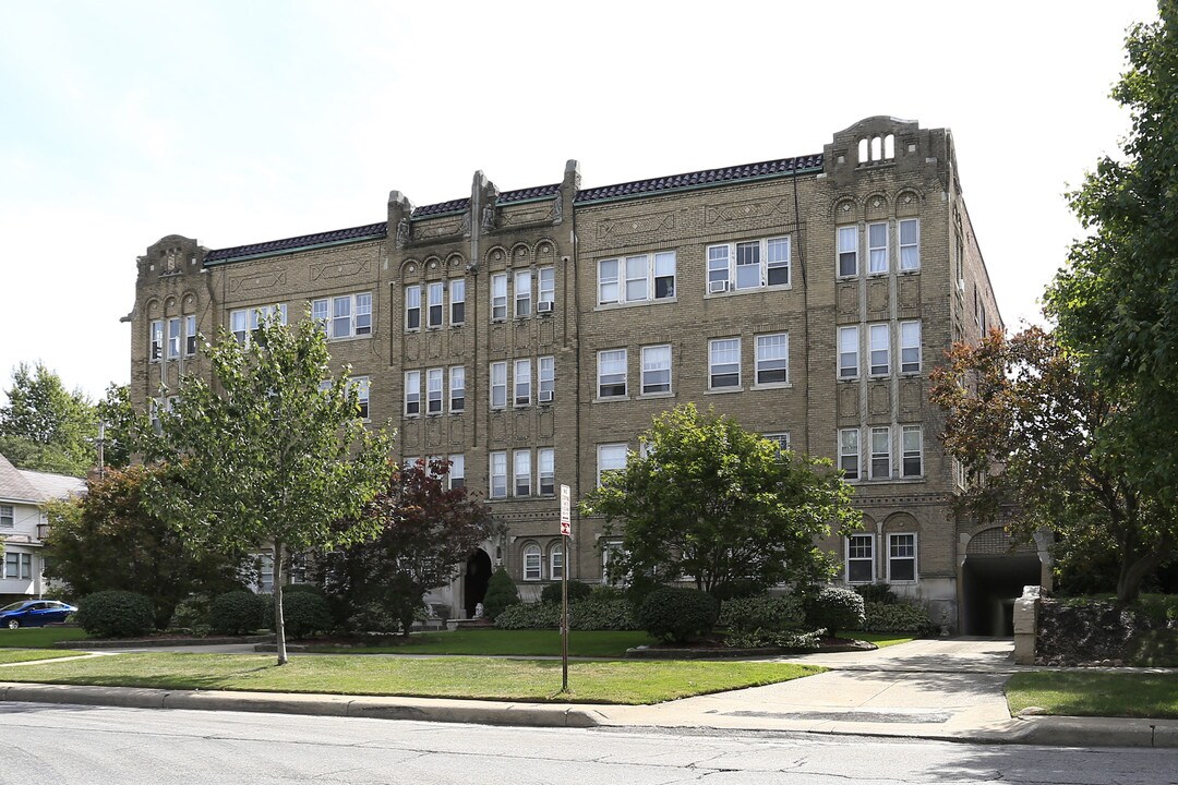 Edgecliff in Lakewood, OH - Building Photo