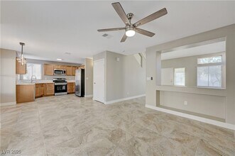 170 Mirador St in Henderson, NV - Building Photo - Building Photo