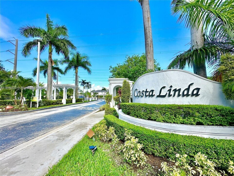 5620 NW 107th Ave in Doral, FL - Building Photo