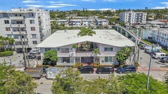 8040 Tatum Waterway Dr in Miami Beach, FL - Building Photo