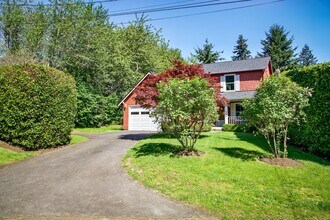 305 Weaver Rd NW in Bainbridge Island, WA - Building Photo - Building Photo